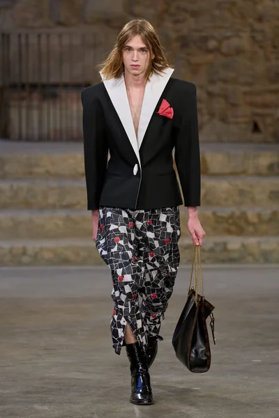 Look 25